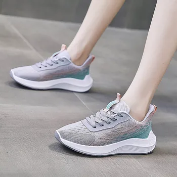Дамски тенис обувки Mesh дишащи тънки спортни обувки дишащи ултра леки обувки за бягане Жена платформа маратонки